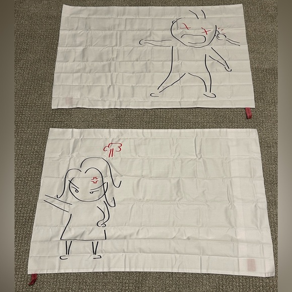 Human Touch Angry Couple Pillowcase - Picture 3 of 7